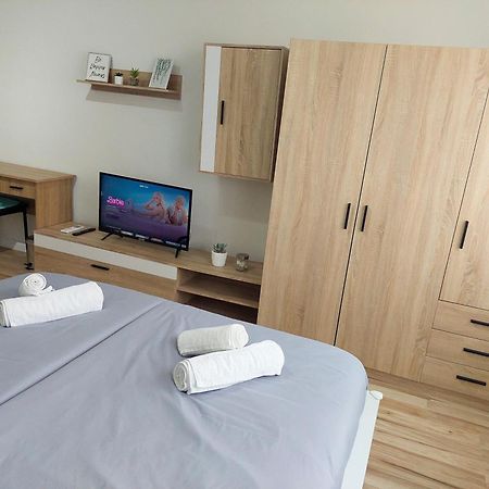 Aweshome City Apartment - 3 Bedrooms And Free Parking Debrecen Exterior foto