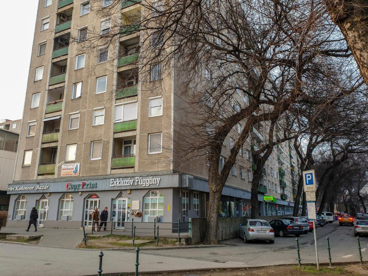 Aweshome City Apartment - 3 Bedrooms And Free Parking Debrecen Exterior foto
