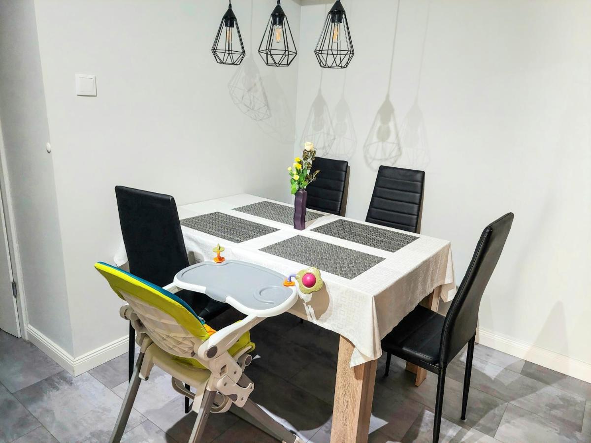 Aweshome City Apartment - 3 Bedrooms And Free Parking Debrecen Exterior foto
